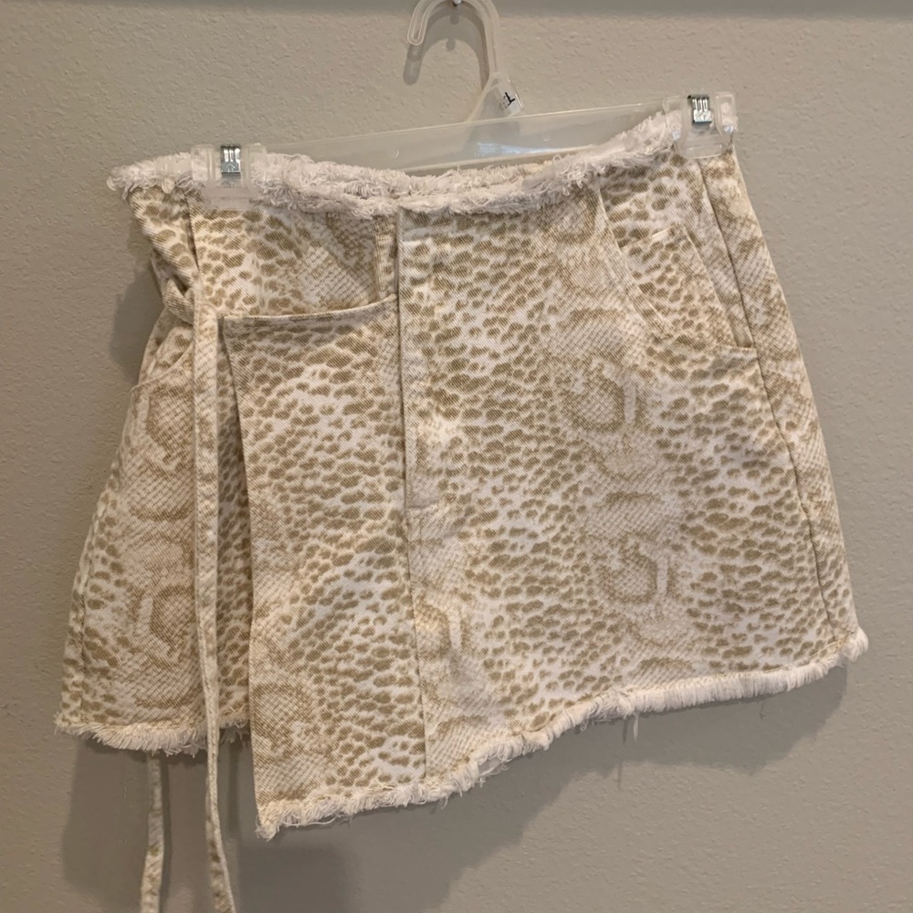 LELIS animal print skort size small